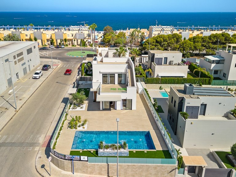 Villa for Sale in Cabo Roig, Alicante 6