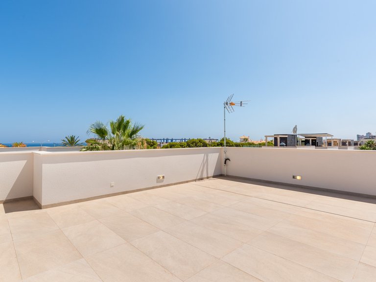 Villa for Sale in Cabo Roig, Alicante 38
