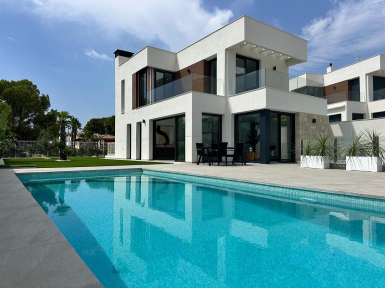 Villa for Sale in Sierra Cortina, Benidorm, Alicante 1