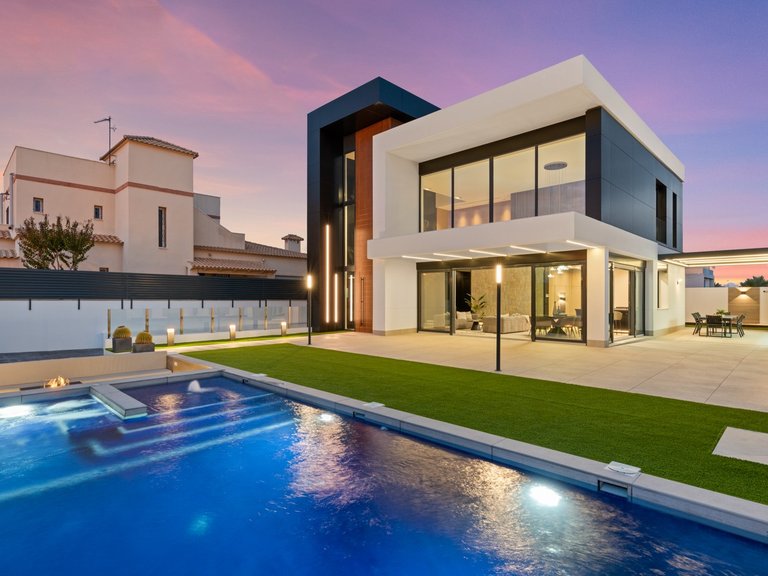 Villa for Sale in La Zenia, Alicante 3