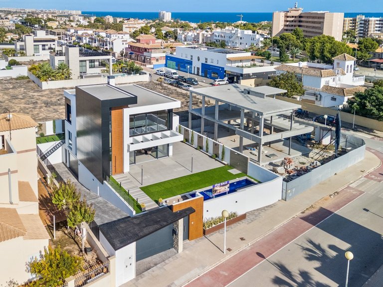 Villa for Sale in La Zenia, Alicante 29