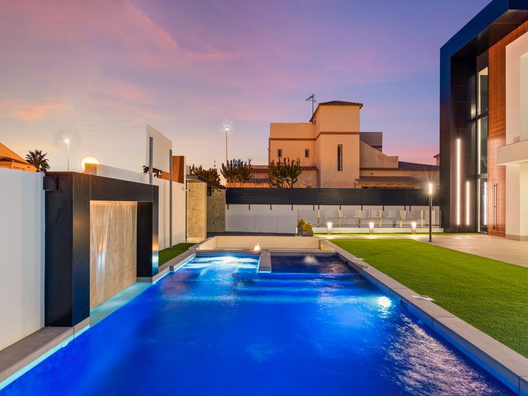 Villa for Sale in La Zenia, Alicante 25