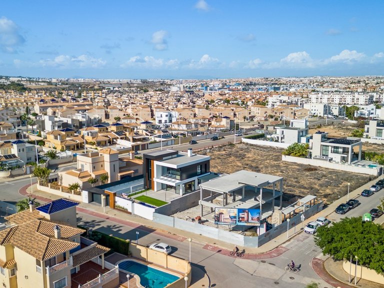 Villa for Sale in La Zenia, Alicante 33