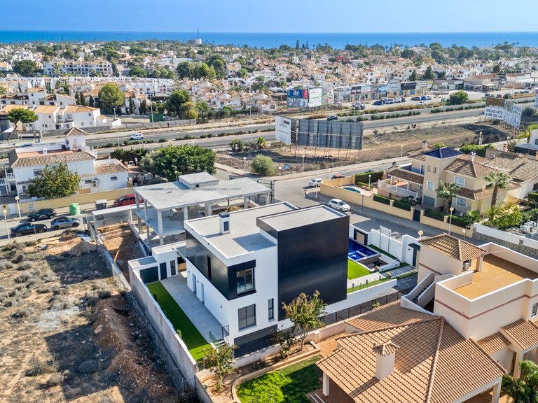 Villa for Sale in La Zenia, Alicante 27
