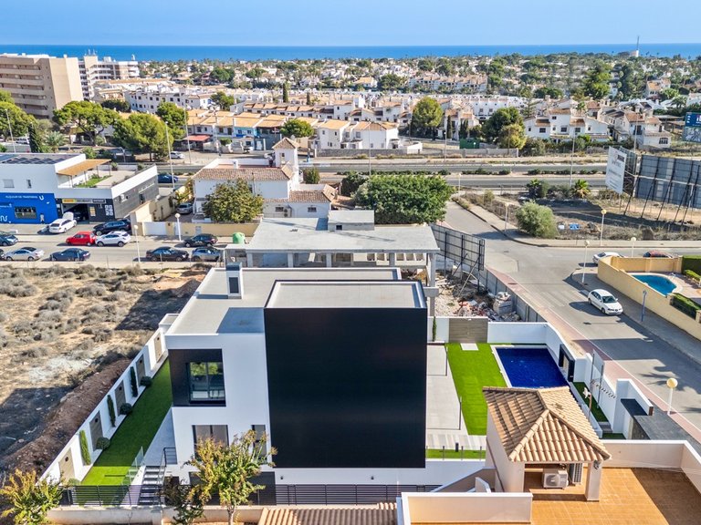 Villa for Sale in La Zenia, Alicante 28