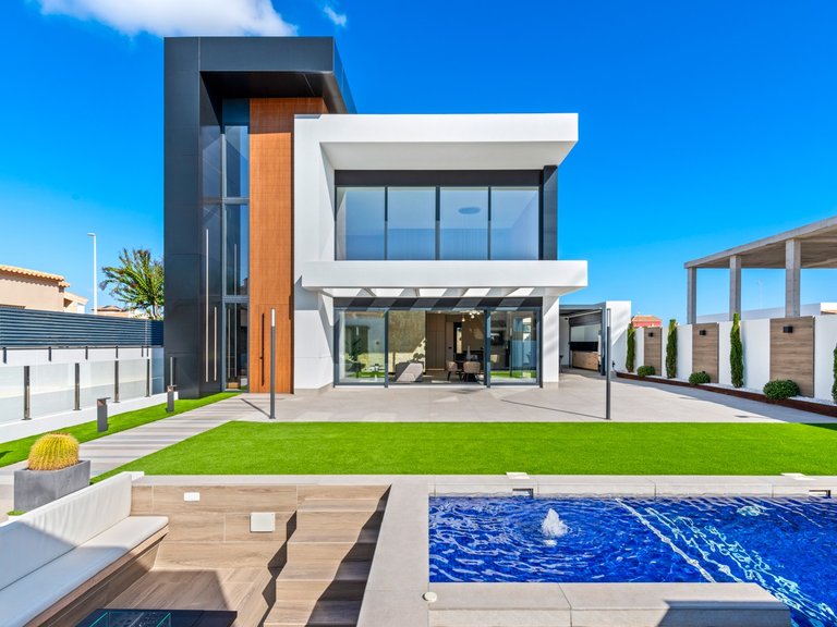 Villa for Sale in La Zenia, Alicante 1