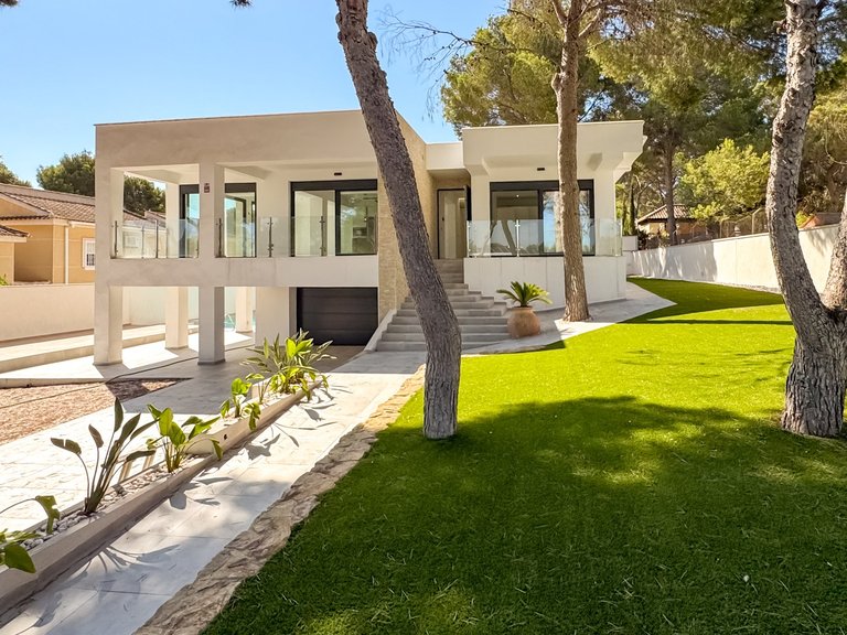 Villa for Sale in Los Balcones, Torrevieja, Alicante 2