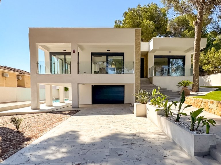 Villa for Sale in Los Balcones, Torrevieja, Alicante 8