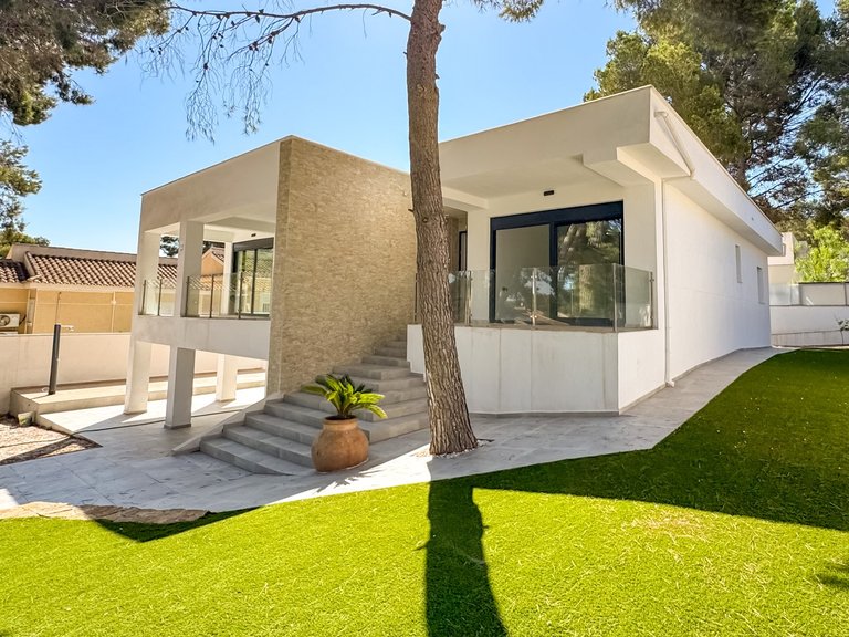 Villa for Sale in Los Balcones, Torrevieja, Alicante 3