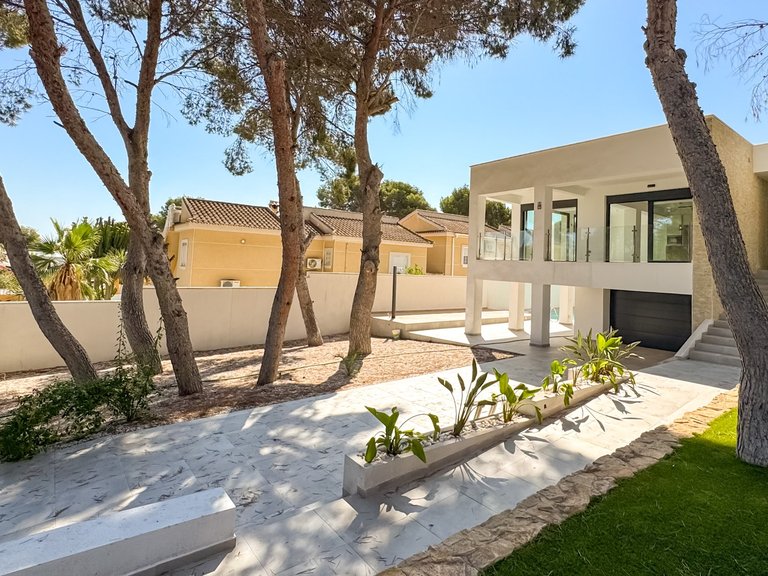 Villa for Sale in Los Balcones, Torrevieja, Alicante 37