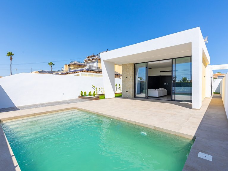 Villa for Sale in Los Balcones, Torrevieja, Alicante 1