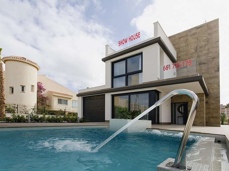 Villa for Sale in Cabo Roig, Alicante 4