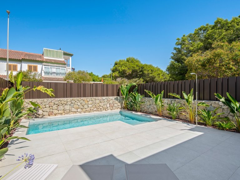 Villa for Sale in Mil Palmeras, Alicante 3