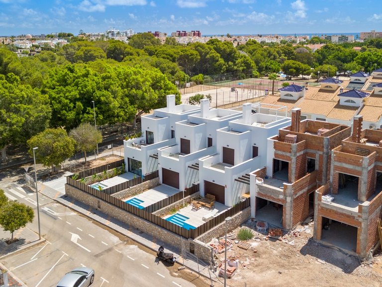 Villa for Sale in Mil Palmeras, Alicante 40