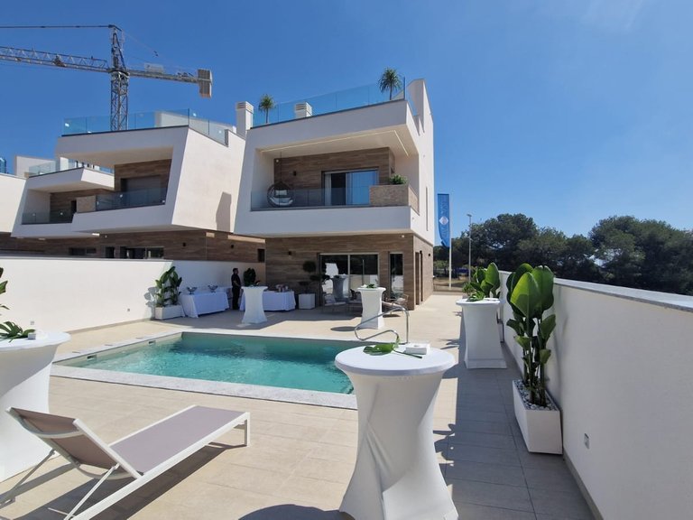 Villa for Sale in Lo Romero golf resort, Pilar De La Horadada, Alicante 1