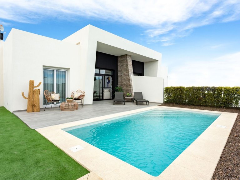 Villa for Sale in La Finca golf resort, Algorfa, Alicante 1