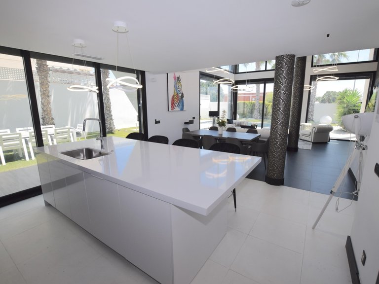 Villa for Sale in Dona Pepa, Ciudad Quesada, Alicante 14