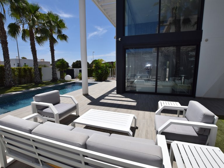 Villa for Sale in Dona Pepa, Ciudad Quesada, Alicante 4