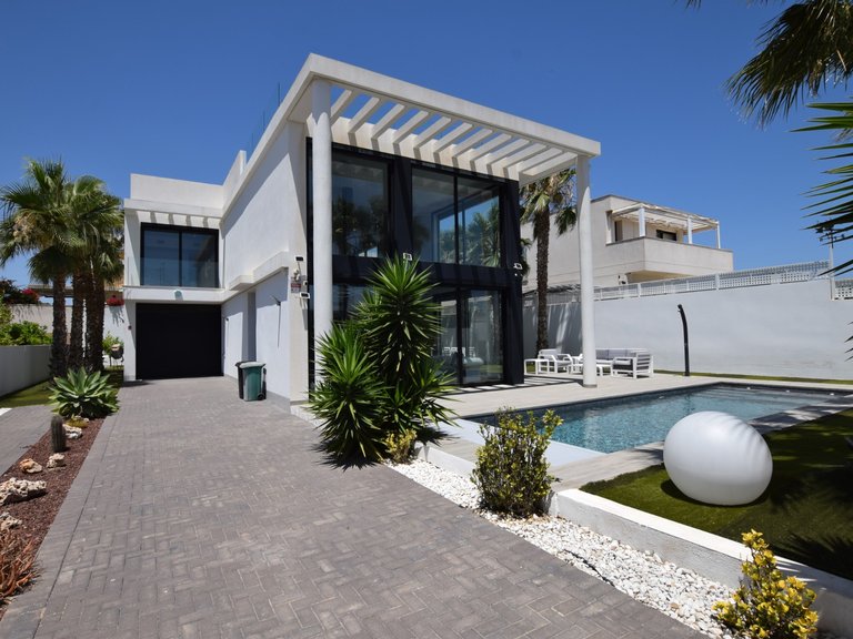 Villa for Sale in Dona Pepa, Ciudad Quesada, Alicante 1