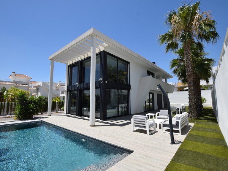 Villa for Sale in Dona Pepa, Ciudad Quesada, Alicante 49