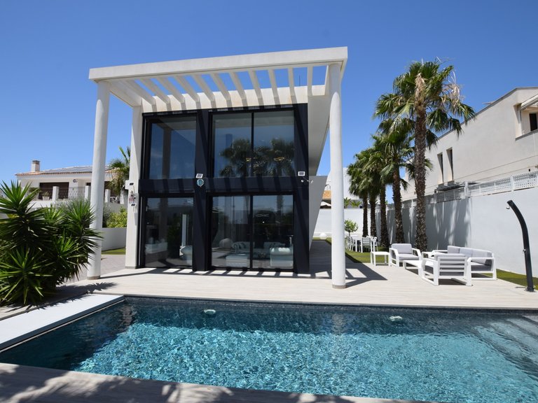 Villa for Sale in Dona Pepa, Ciudad Quesada, Alicante 48