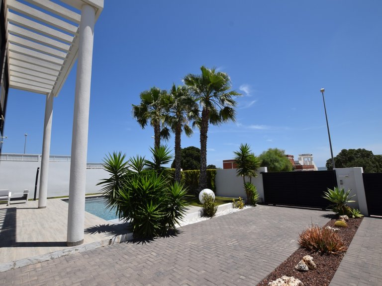Villa for Sale in Dona Pepa, Ciudad Quesada, Alicante 50