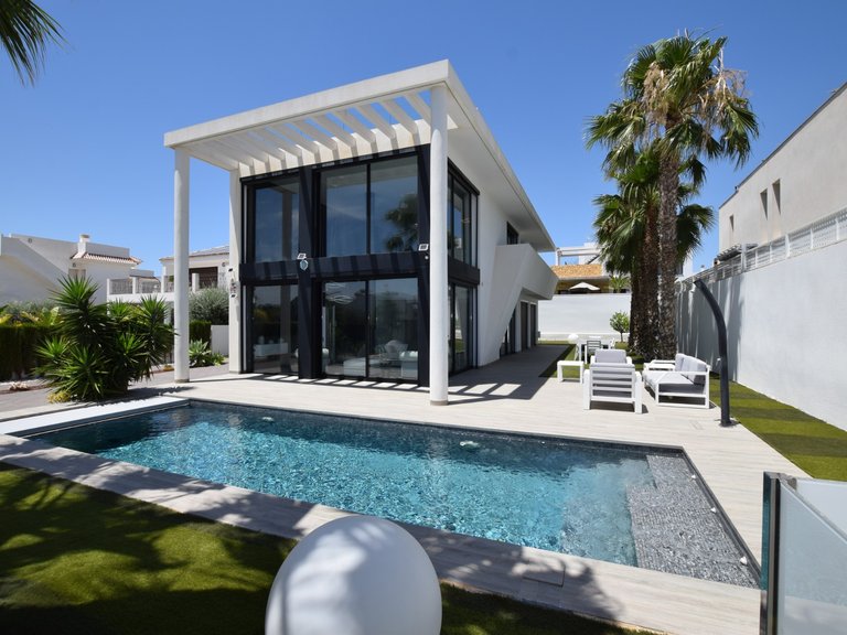 Villa for Sale in Dona Pepa, Ciudad Quesada, Alicante 3