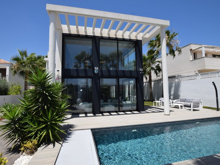 Villa for Sale in Dona Pepa, Ciudad Quesada, Alicante 2