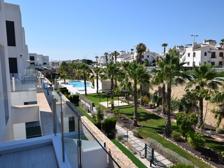 Penthouse for Sale in Pau 8, Villamartin, Alicante 1