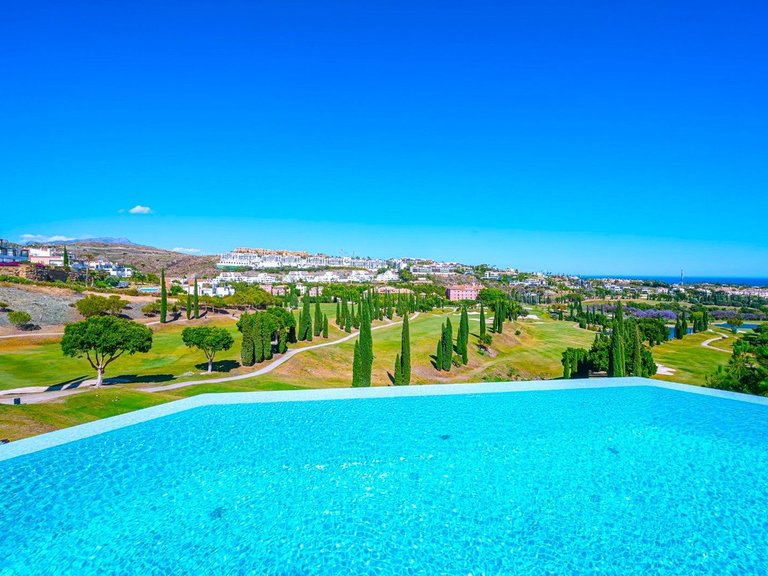 Villa for Sale in Los Flamingos, Malaga 1