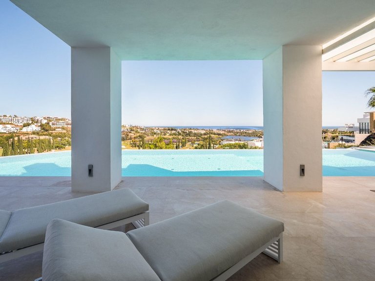 Villa for Sale in Los Flamingos, Malaga 10