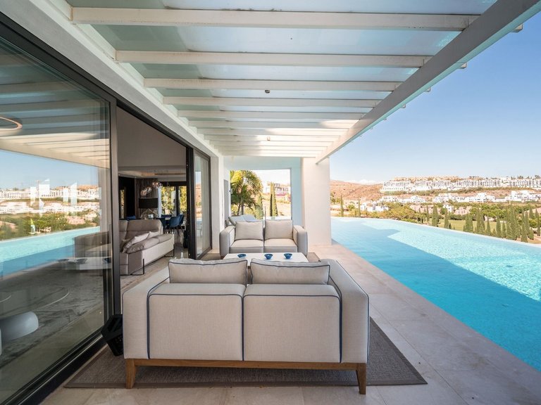 Villa for Sale in Los Flamingos, Malaga 13