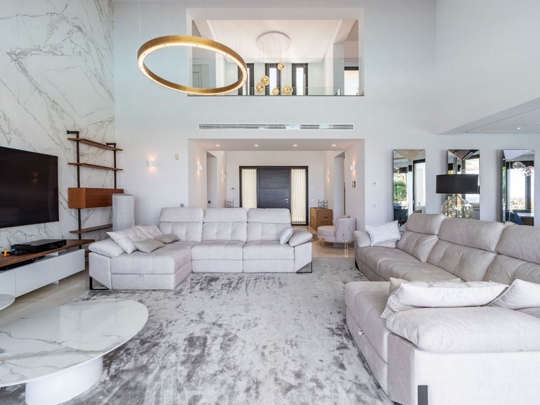 Villa for Sale in Los Flamingos, Malaga 17