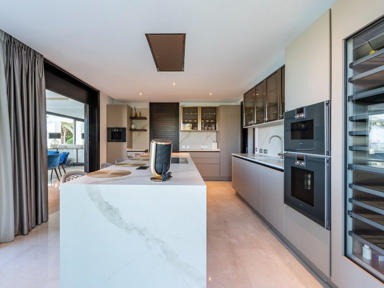 Villa for Sale in Los Flamingos, Malaga 19