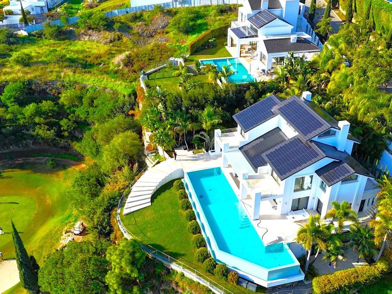 Villa for Sale in Los Flamingos, Malaga 2