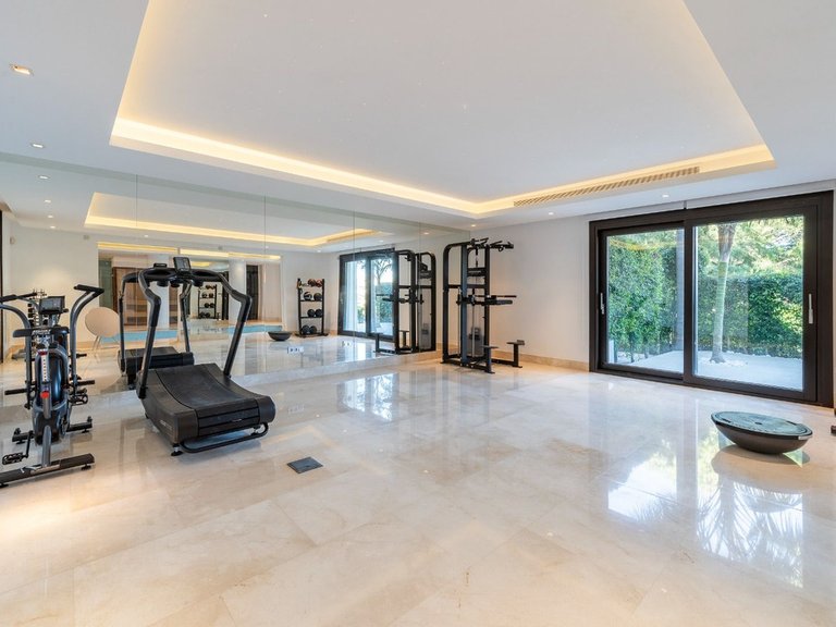 Villa for Sale in Los Flamingos, Malaga 27