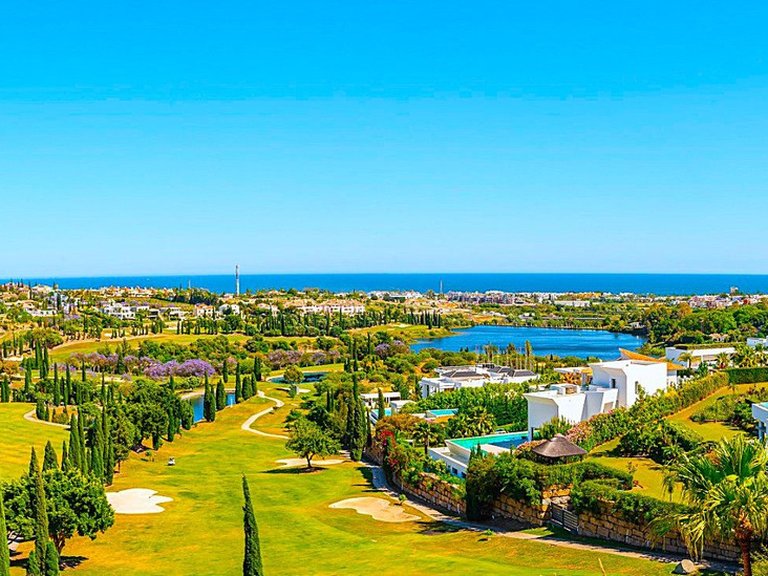 Villa for Sale in Los Flamingos, Malaga 3