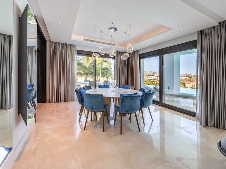 Villa for Sale in Los Flamingos, Malaga 41