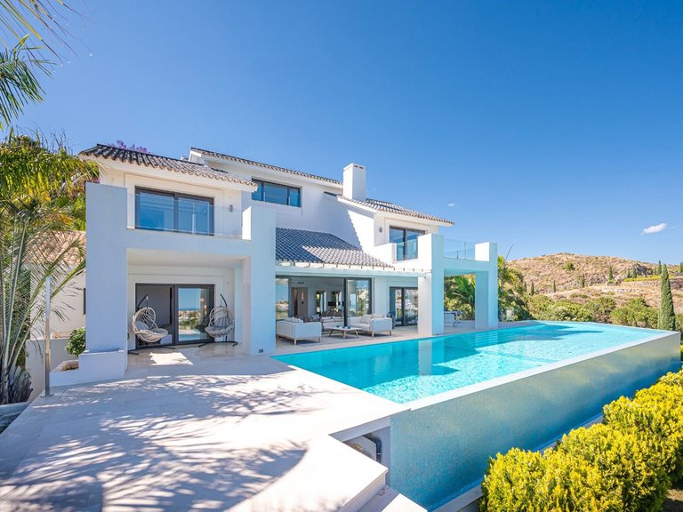 Villa for Sale in Los Flamingos, Malaga 48