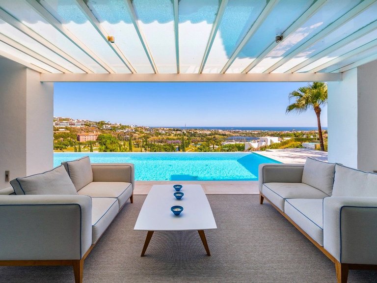 Villa for Sale in Los Flamingos, Malaga 5