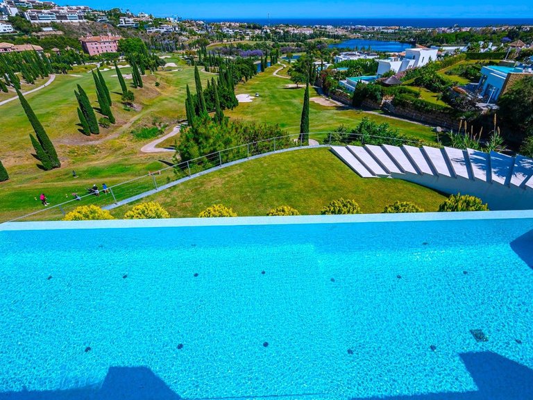 Villa for Sale in Los Flamingos, Malaga 6