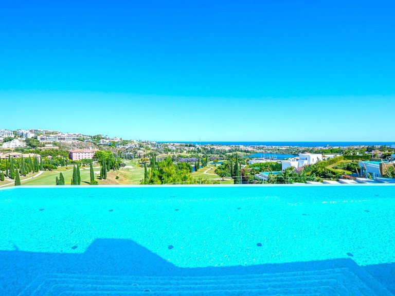 Villa for Sale in Los Flamingos, Malaga 8
