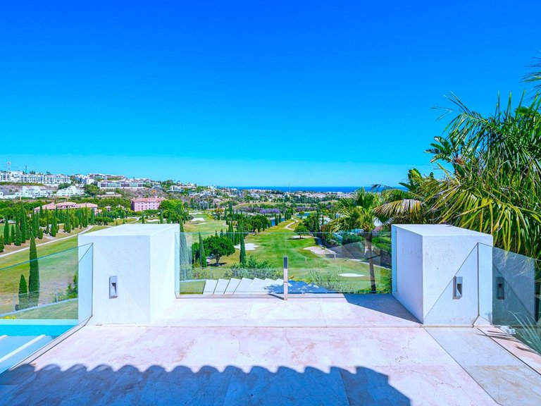 Villa for Sale in Los Flamingos, Malaga 9