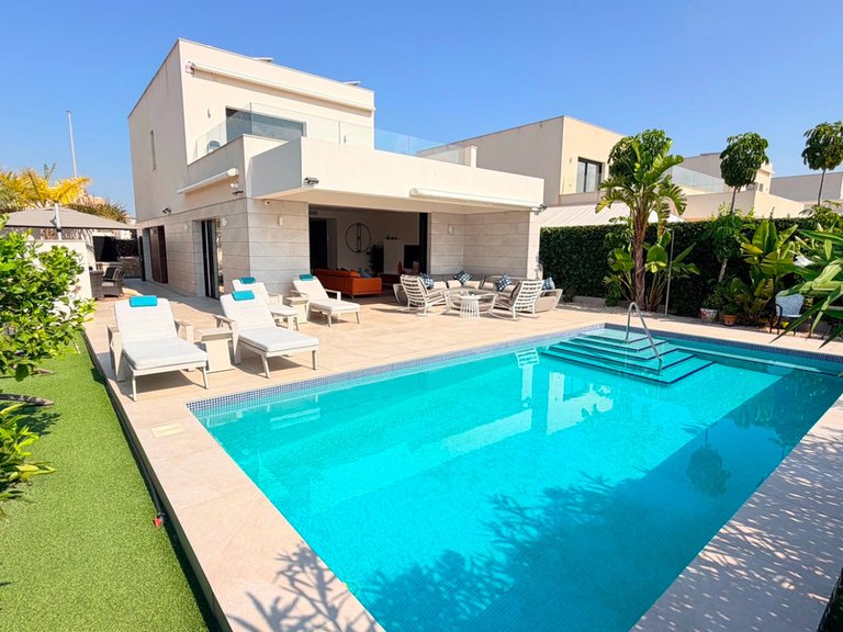 Villa for Sale in Los Montesinos, Alicante 3