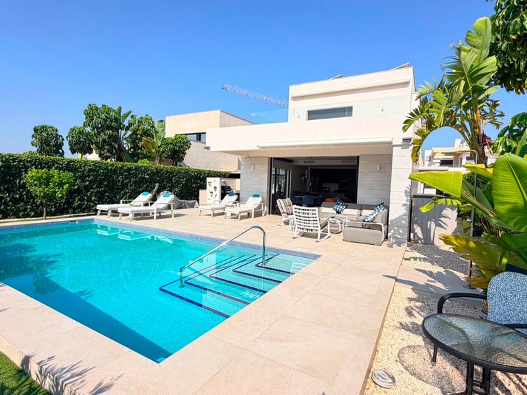Villa for Sale in Los Montesinos, Alicante 4