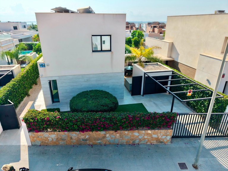 Villa for Sale in Los Montesinos, Alicante 47