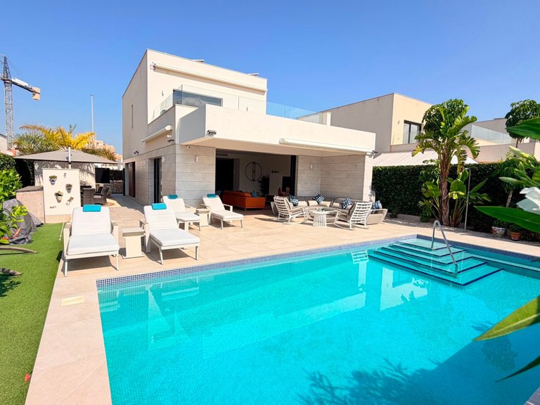 Villa for Sale in Los Montesinos, Alicante 48