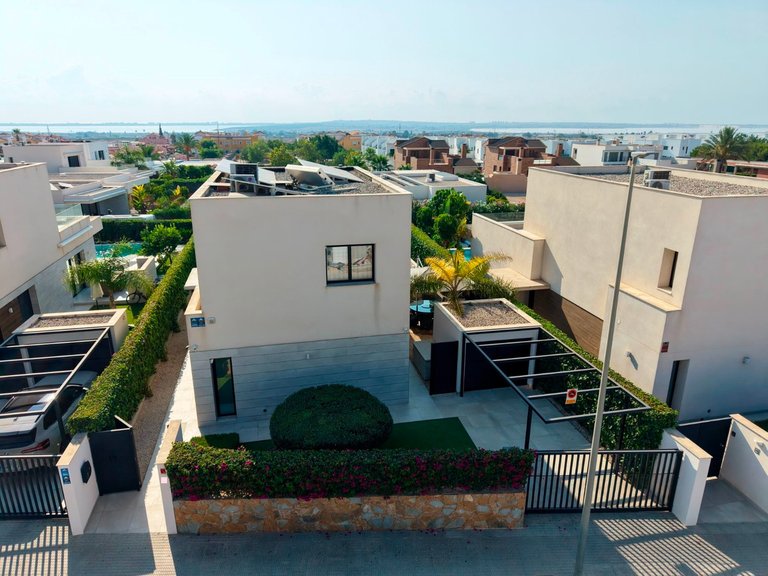 Villa for Sale in Los Montesinos, Alicante 49