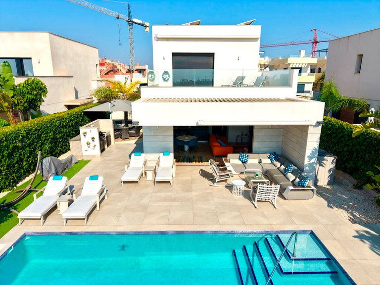 Villa for Sale in Los Montesinos, Alicante 5