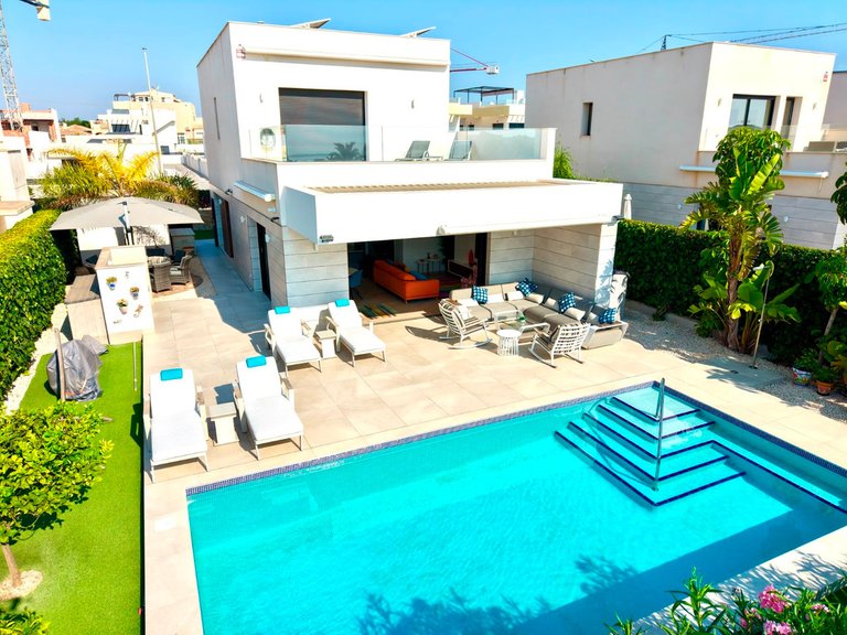 Villa for Sale in Los Montesinos, Alicante 6